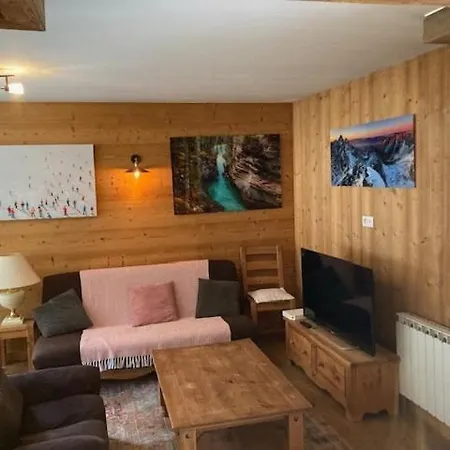 Spacious 2 Bedroom With Terrace Апартаменти *